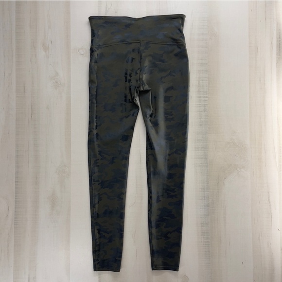 SPANX x Anthropologie shiny camo green slimming high rise leggings L - Picture 6 of 7